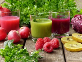 Gesunde Ernährung mit frischem Obst & Gemüse